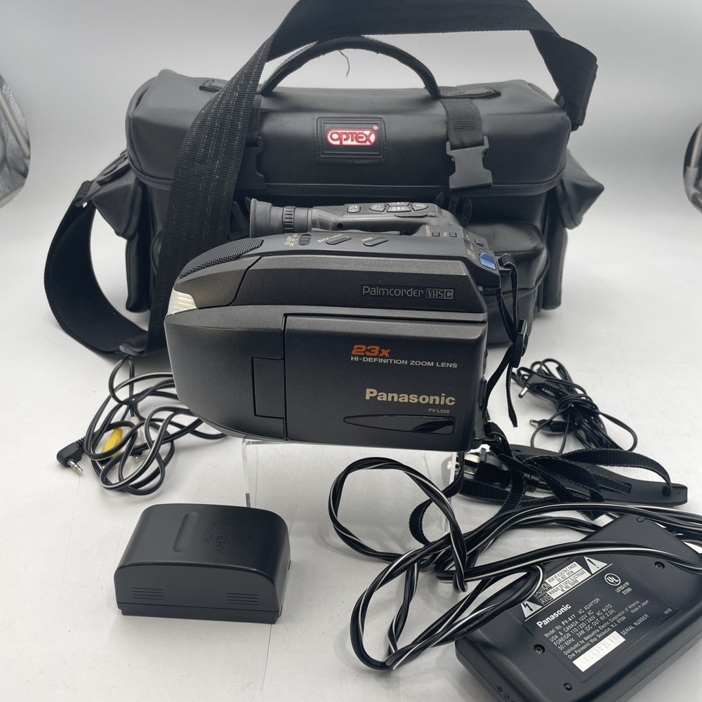 Panasonic PV-L558 VHS-C Camcorder W/AC Adapter+ Battery+Charger+AV Cable+Case
